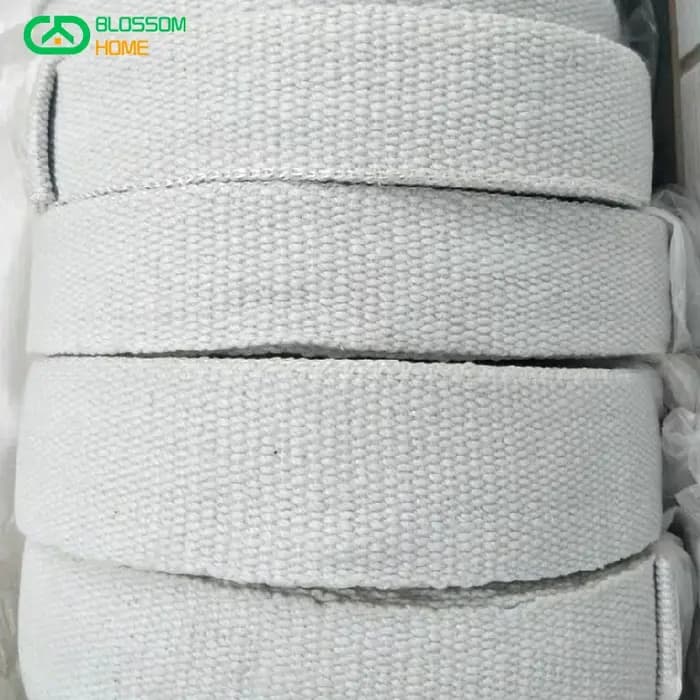 Bande de fibres céramiques ignifuges et réfractaires pour isolation thermique